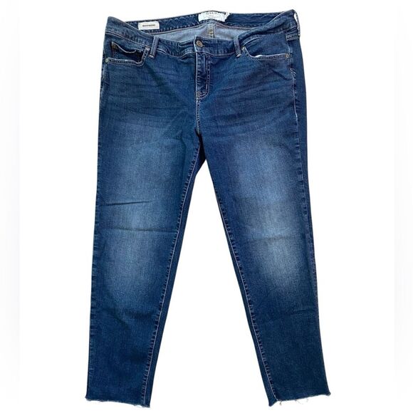Torrid Medium Wash Mid Rise Raw Hem Boyfriend Jeans in Size 18 Short - Picture 1 of 10